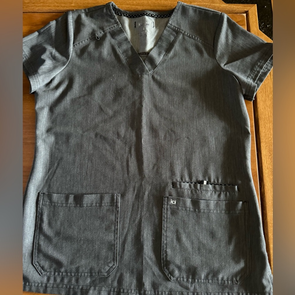 Koi Next Gen Gray scrubs with jogger pants